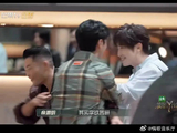 一群哥哥围着李玖哲唱《好男人》 玖哲：我真的会谢综艺节目搞笑互动