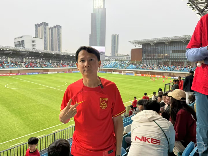 ▲何胜前往深圳，现场观看了U20亚洲杯。受访者供图