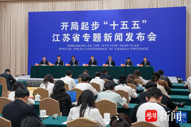 图为发布会现场