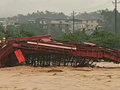 广东松源一在建桥梁疑因暴雨垮塌，当地：无人员伤亡，水流冲击所致，只是一个架子，还未正式开始建设