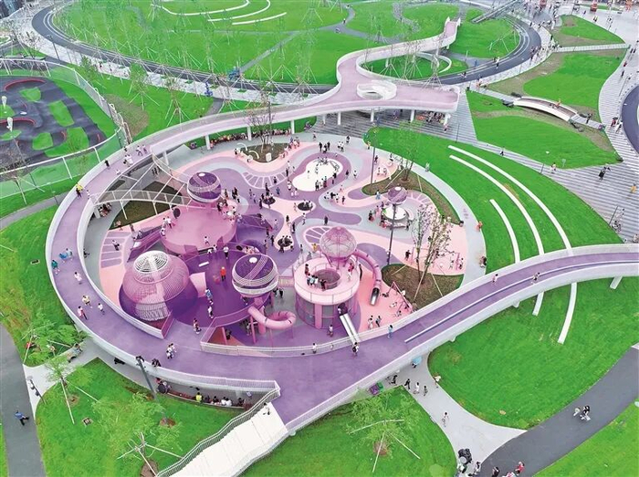 紧临伊通河而建的吉林长春肆季南河岸线公园成了热门打卡地。长春市委宣传部供图