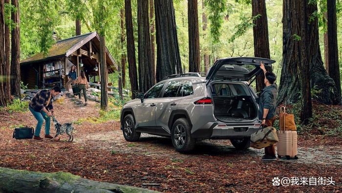 2026款丰田RAV4 Hybrid系统 丰田RAV4 PHEV 100KM续航 丰田RAV4外观设计语言 丰田RAV4内饰升级Toyota Safety Sense 4.0 丰田RAV4动力_rav4 2026空间变大
