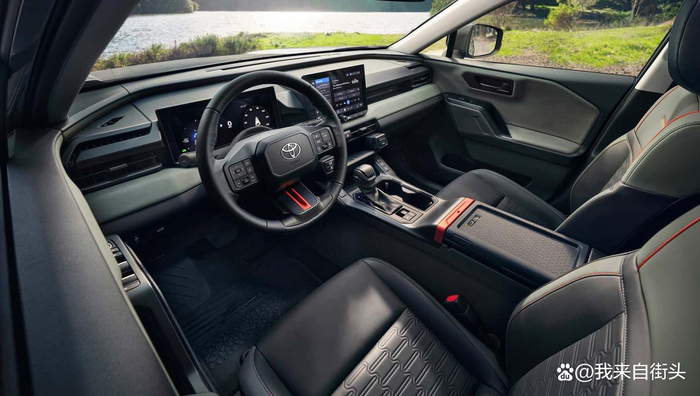 rav4 2026空间变大_2026款丰田RAV4 Hybrid系统 丰田RAV4 PHEV 100KM续航 丰田RAV4外观设计语言 丰田RAV4内饰升级Toyota Safety Sense 4.0 丰田RAV4动力