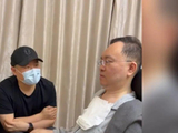 岳云鹏探望蔡磊,两人定下美好约定!还特意为蔡磊儿子“小菜籽”准备儿童快板作为礼物,耐心教使用方法