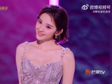 唐艺昕演唱甜歌《爱一点》展现甜美风格
