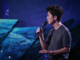 李健万物安生时巡演献唱《贝加尔湖畔》，神级现场引共鸣