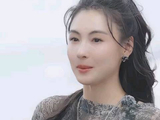 张柏芝送成年儿子豪车，亲试驾把关安全舒适