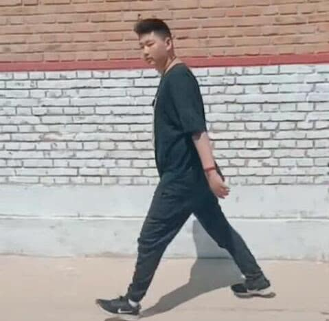 所以说，朱小伟虽然单身，但是一点也不愁找不到媳妇，而他最该感谢的其实应该就是父亲朱之文了，要是没有个好父亲，估计朱小伟在农村找媳妇都困难。