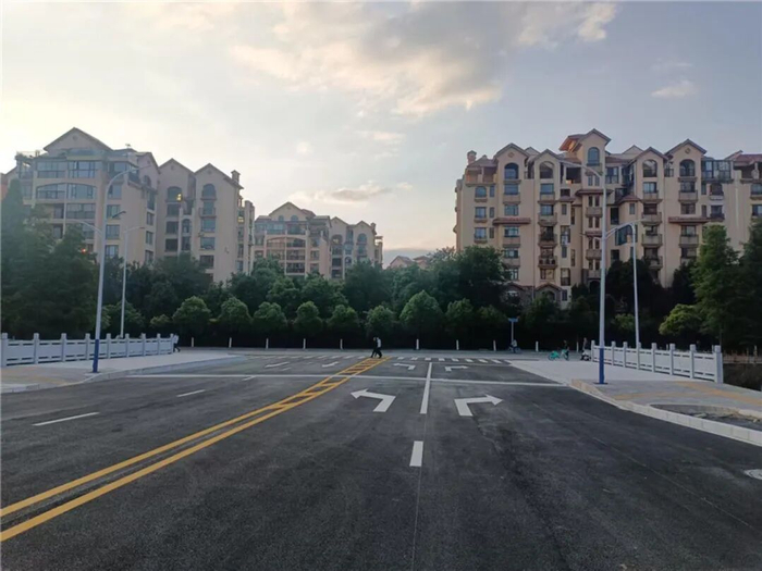 建成通车的金佳路焕然一新。