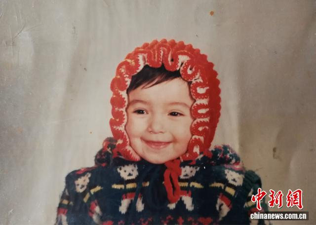 维妮娜童年照。受访者供图