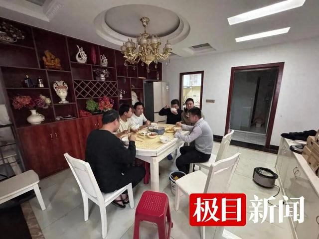 来自江西、湖北、福建等地的闪婚被骗受害人（极目新闻记者 邓波 摄）