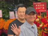 文章面馆开业，马伊琍携女低调捧场！