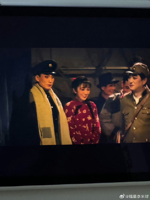 张嘉益演“鬼子”笑翻片场,观众入戏砸鞋!即兴陕普成经典|小白鞋|老戏骨|主角|王晓晨|台词_新浪娱乐_新浪新闻