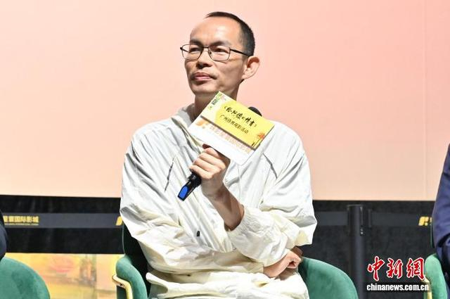 5月14日，广州市侨办组织观看电影《给阿嬷的情书》及电影道具专题展。导演蓝鸿春出席。中新社记者 陈楚红 摄