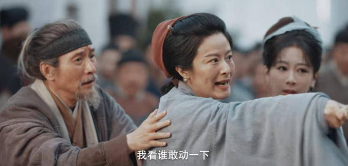 连墨坊里的工具、墨锭的纹路，都还原了明朝制墨的原貌，每一帧都能截图当壁纸，沉浸式感受徽州文化的魅力。