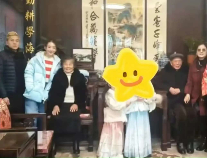  在财务与生活空间上，两人保持着恰到好处的距离。方媛拥有自己的事业和收入，不完全依赖天王，这种半开放模式避免了过度依附所带来的控制与摩擦。郭富城拼事业，方媛主内照顾孩子，但双方都认同彼此的价值。为了陪伴三胎生产，郭富城甚至推掉八位数的商演，用行动证明家庭重于工作。他们能打破娱乐圈4.7年婚姻魔咒，正因为他们把婚姻从一场秀还原为真实的生活：一个愿意回归家庭，一个坚持独立自我。这样的势均力敌，才是他们长久幸福的秘诀。