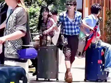 笑发财了，安宇老师就这样抡着俩魔丸上班哈哈哈哈哈哈，颜霸三兄妹既视感