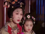 杨幂童年萌照曝光，父母疼爱不舍打骂