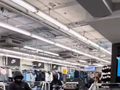 穆斯林店员夺回劫匪财物，部分西方店家反解雇员工