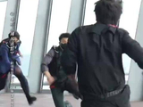 还记得《捕风追影》里那个疯批小辛吗？