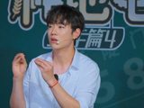 王一珩模仿陈少熙手势被当场抓包