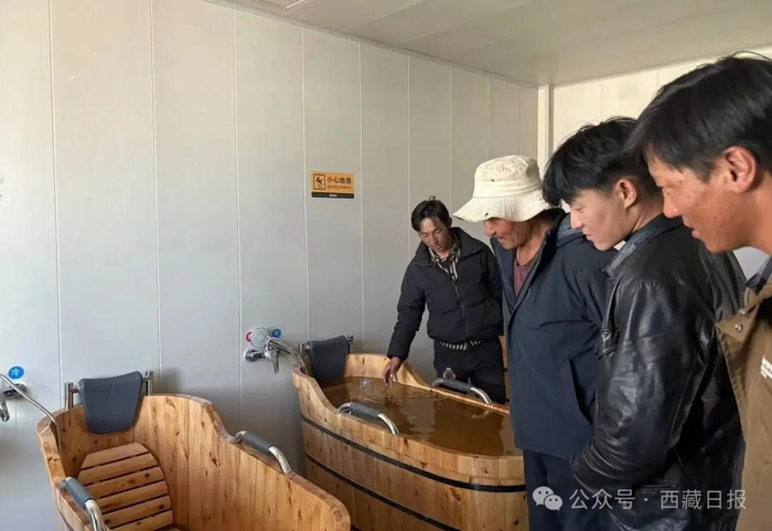 图为