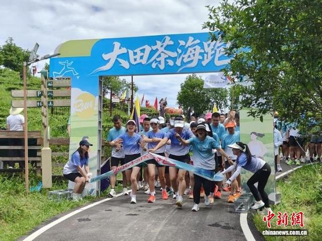 图为茶海跑现场。林伯郊 摄