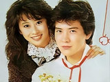 1982年，热恋时期的费翔与叶倩文同框合影，费翔一生未婚