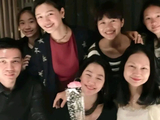小S晒全家福,提到年少的大S会哄爷爷开心,姐妹情谊深厚,对姐姐思念从未停止