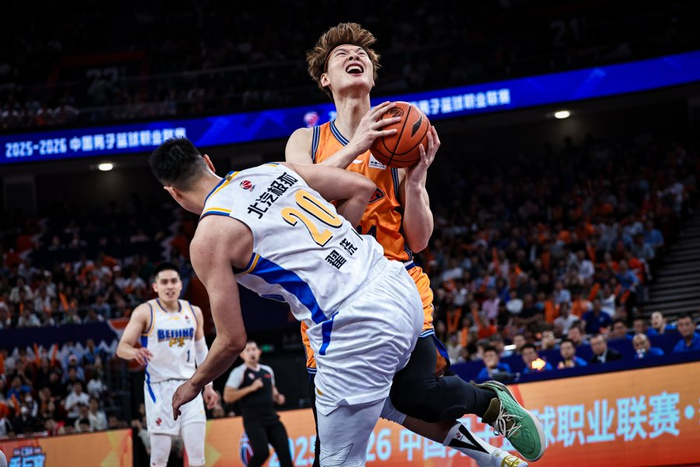 在第二回合主场告负后，上海男篮失去了系列赛中原有的主场优势