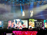 曝蔡卓妍爸爸现身Twins演唱会！蔡卓妍爸爸打扮朴素，撞脸林子祥