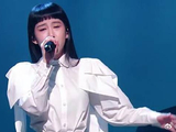众人大力夸赞，真假音转换很不错，炎明熹演唱完有些紧张！