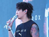 当「lost」的音符飘荡，音乐节瞬间被温柔凉意浸润