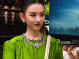 宋祖儿绿裙丸子头亮相，生图状态清透灵动