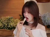 杨超越的饭量，至少应该出现在美食区博主的镜头里