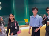 几位艺人齐聚泰国同框出镜，整体颜值气质在线，画面看着十分养眼