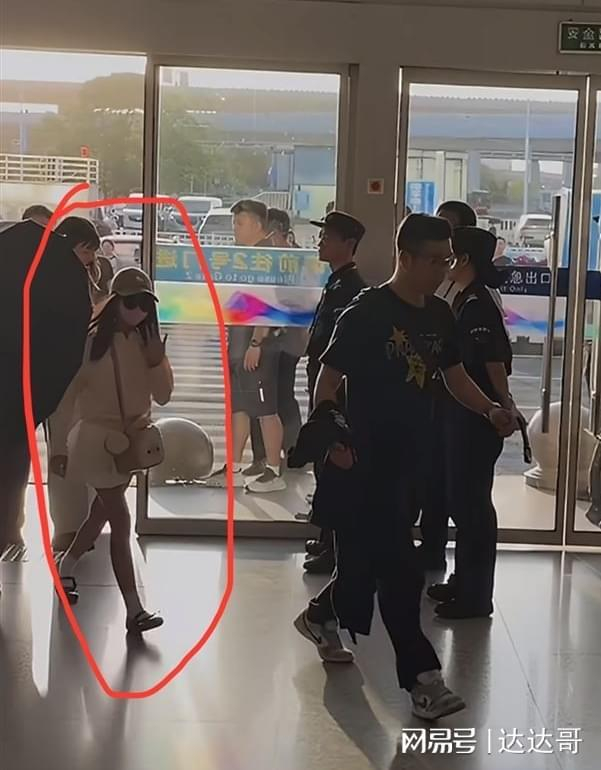 周杰伦女儿罕见现身。 （图/翻摄自微博）