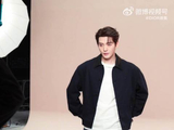 邓为迪奥美妆大片 好帅的为子 脸很有说服力