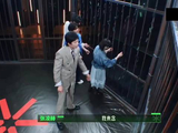 张凌赫：我不敢摸有电的 金靖：不会 你这么带电 直接给张凌赫钓成翘嘴了！