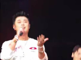 邓超瞒陈赫亮相618歌会，独自登台当爱豆