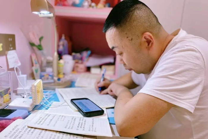 刘明考研复习中。受访者供图