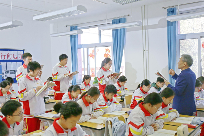 张挥提出了“为核心而教”的“简练语文”教学主张。受访者供图