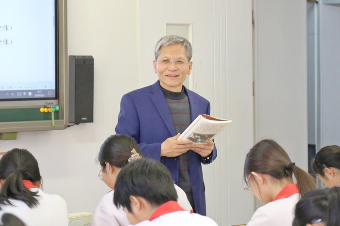 张挥在北京十中首带全寄宿班级。受访者供图