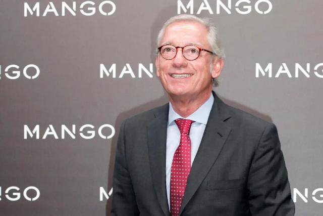 ▲伊萨克·安迪奇在2011秋冬Mango时装秀现场 据视觉中国