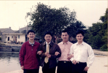 靠侨批养大的谢家第四代4兄弟。