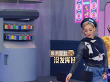 宁静叠的纸飞机厉害了，还会往回飞，自己玩嗨了！