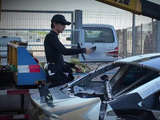 陈鑫海展示赛车徒步网球多项运动才能