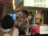 陈添祥设宴邀众人就餐