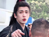 张凌赫被评暖心偶像，叮嘱粉丝注意安全