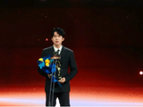 王楚钦又一大奖，获微博年度影响力体育人物​​，西装领带显帅气
